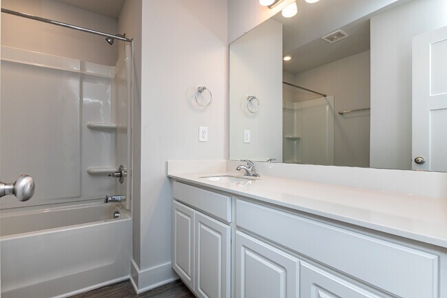 Building Photo - Elegant 3 Bedroom 2.5 Bathroom Townhome Near Downtown Greenville $1,850/mo rent