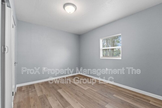 Building Photo - 515 S Charleston Ave