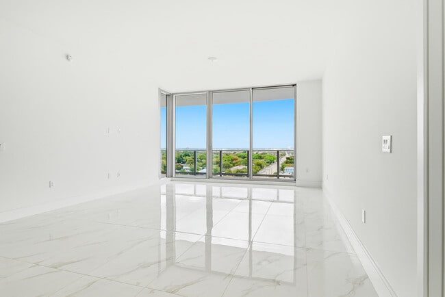 Building Photo - 220 Lake Shore Dr