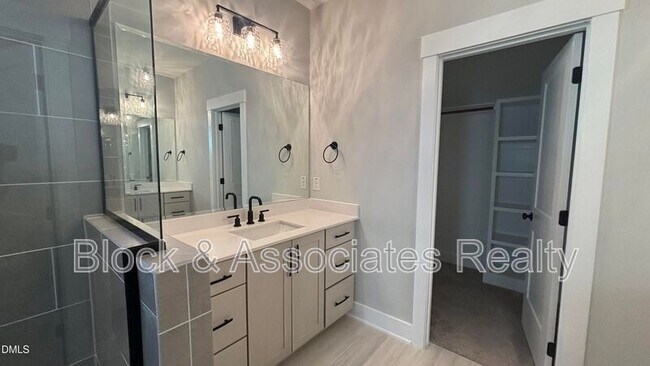 Building Photo - 200 E Moore St