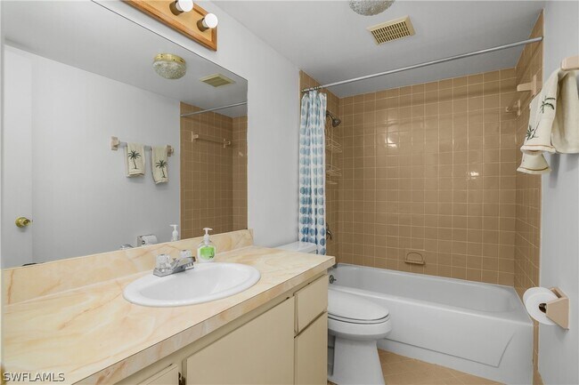 Building Photo - 190 Palm Dr