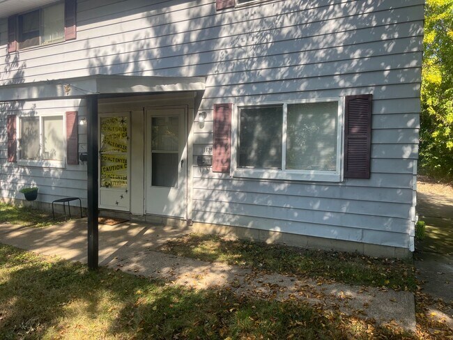 Primary Photo - 1627 E 33rd St