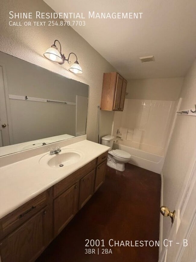 Building Photo - 2001 Charleston Ct