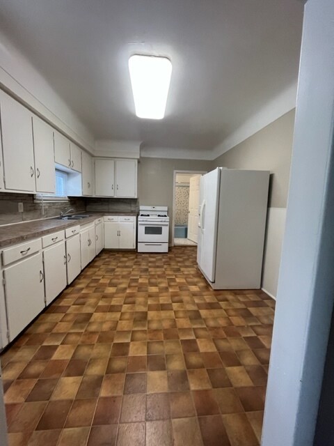 Building Photo - 24408 Lambrecht Ave