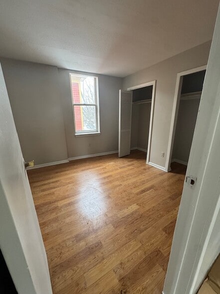 Building Photo - 487 South Ave