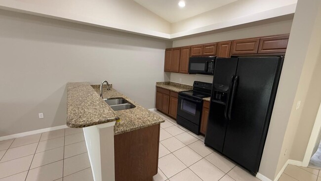 Building Photo - 1619-1621 SW 33rd St- Duplex