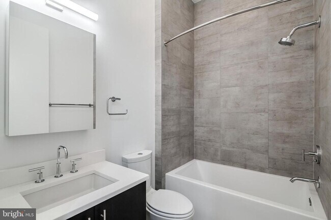 Building Photo - Northern Liberties Townhome with Parking