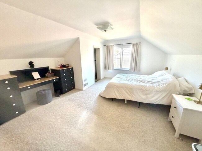 Building Photo - Now Leasing! Charming Home in One of Madison’s Best Neighborhoods