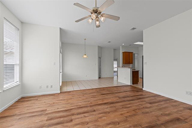 Building Photo - 807 Cheyenne Dr