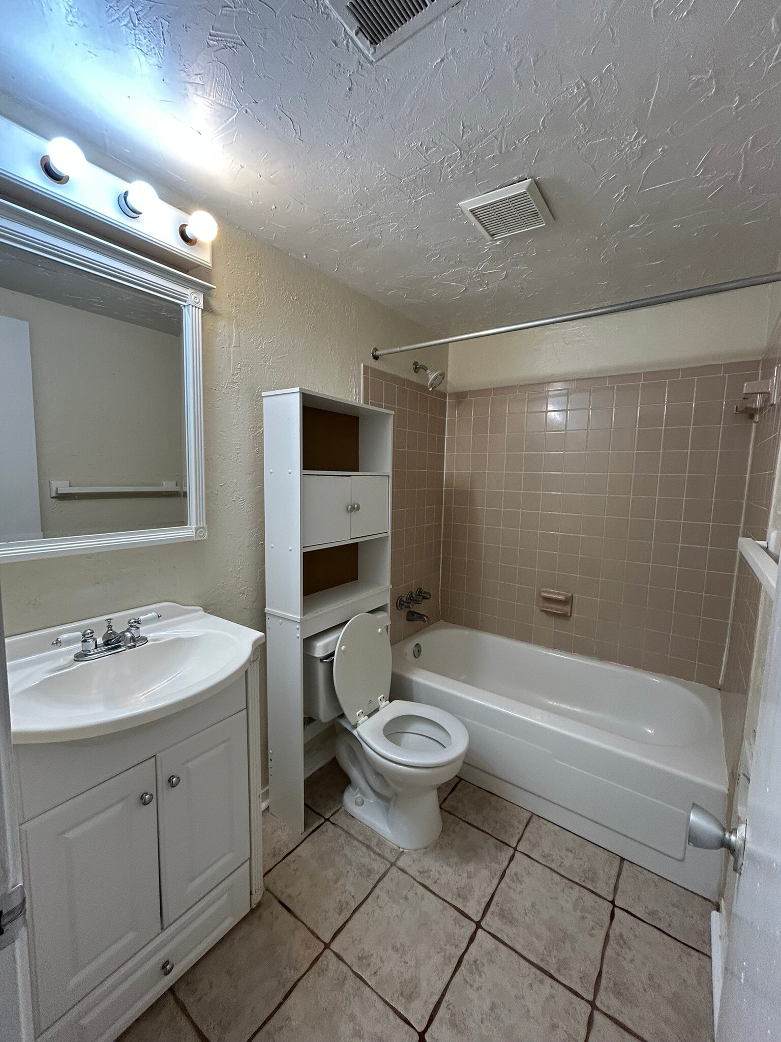 Building Photo - 6278 Occoquan Forest Dr