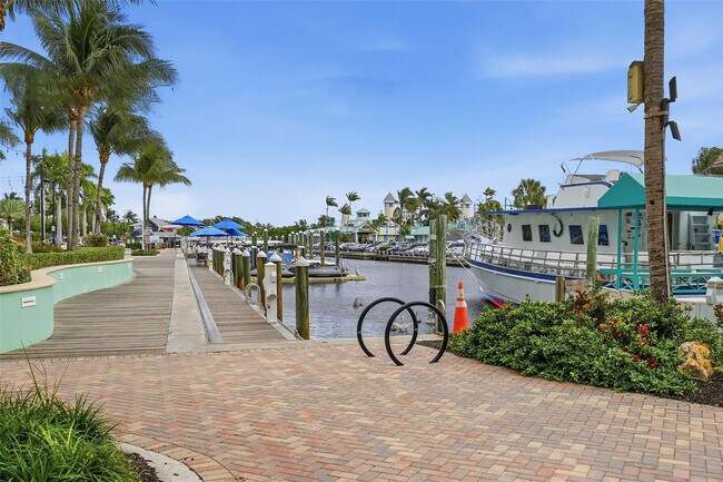 Building Photo - 700 E Boynton Beach Blvd