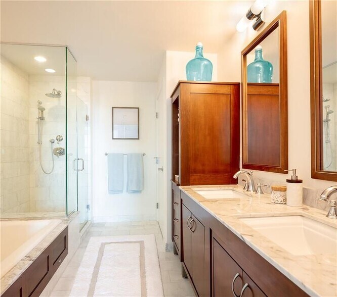 Building Photo - 1 W Exchange St