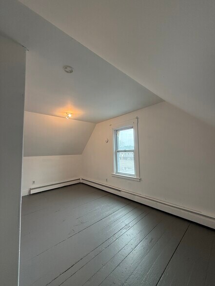Building Photo - 509 Medford St