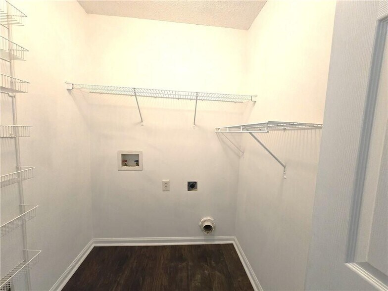 Building Photo - 245 Crofton Ridge