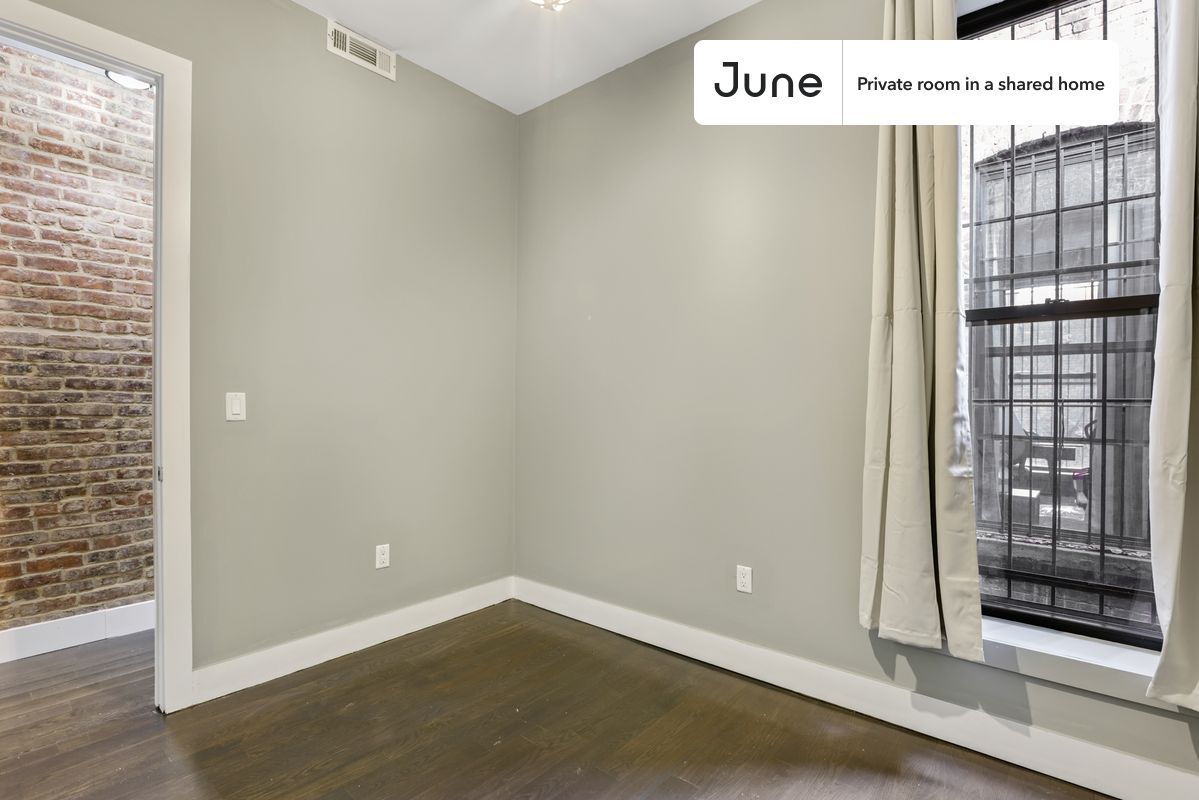 Building Photo - Room in Shared 4 bed/2 bath home