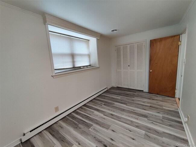 Building Photo - 81 Vineyard Ave