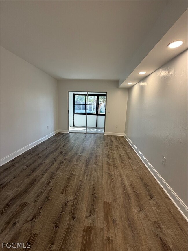 Building Photo - 606 SE 6th St