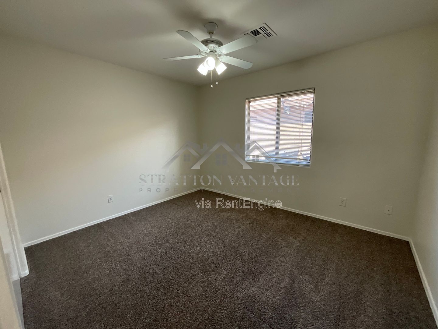 Building Photo - 3521 E Juanita Ave