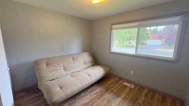 Building Photo - 91692 Smith Lake Rd