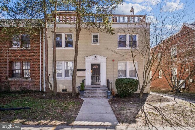 Building Photo - 1346 Nicholson St NW