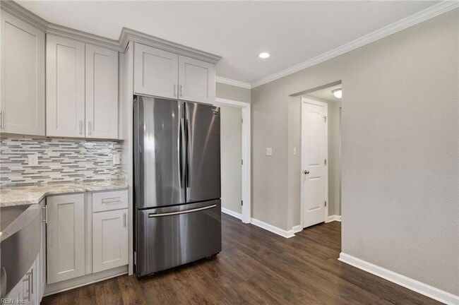 Building Photo - 3016 Aaron Dr