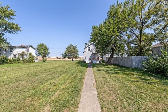 Building Photo - 927 Camden Ave
