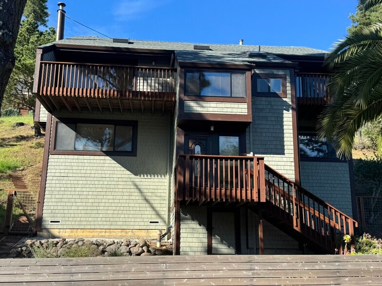 Front - 371 Carrera Dr