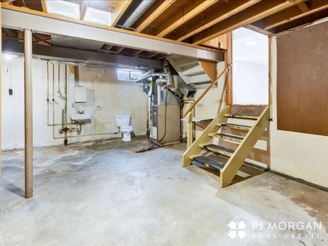 Building Photo - 3 bedroom, 2 Bathroom Home - Available Now