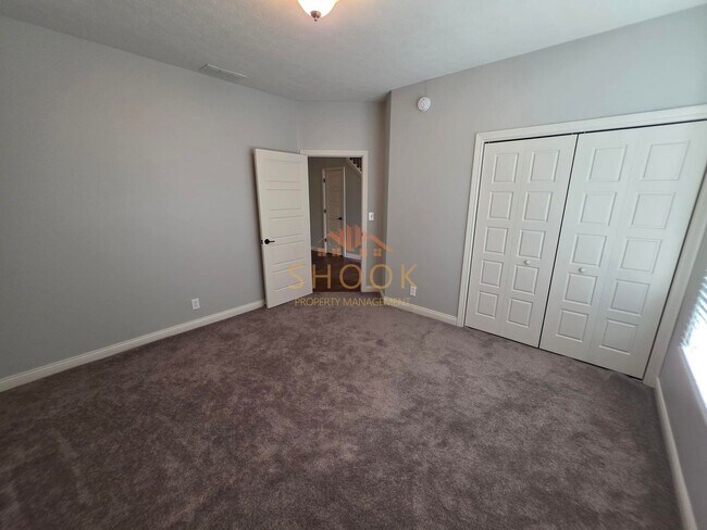 Building Photo - Luxury Home off of Coyote Crossing Golf Cl...