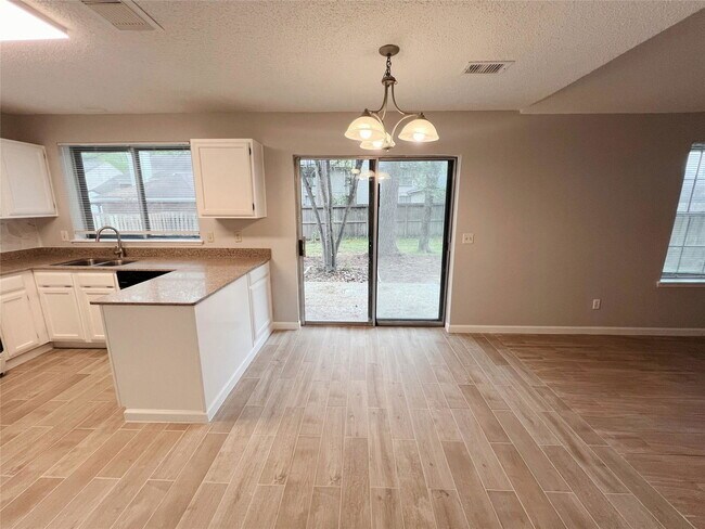 Building Photo - 15 Sandpebble Dr