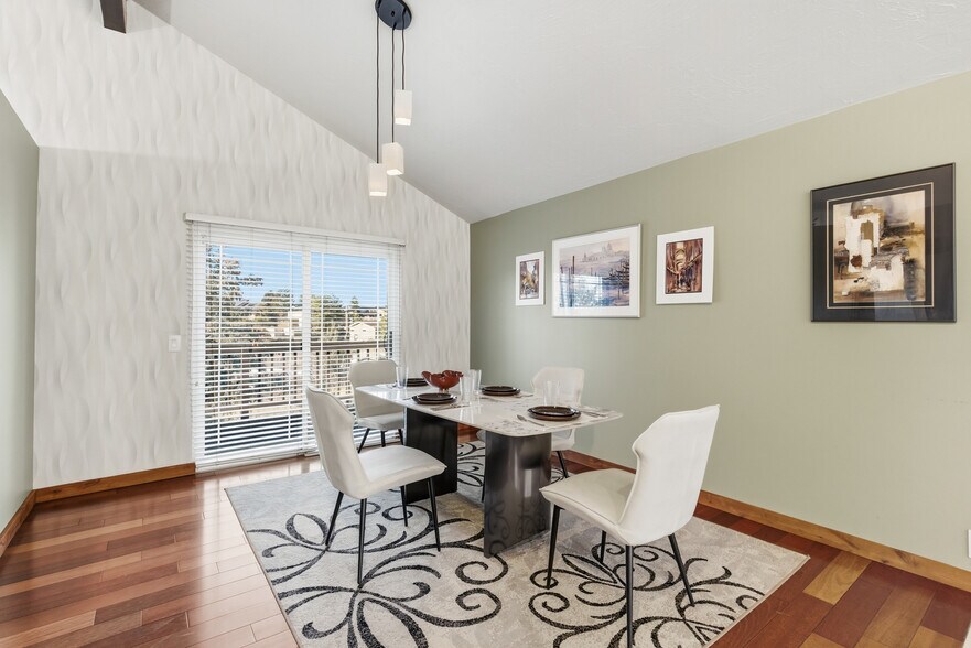 Building Photo - 8682 S Alpen Cir