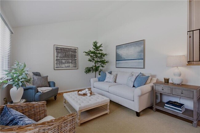 Building Photo - 117 Canonchet Dr
