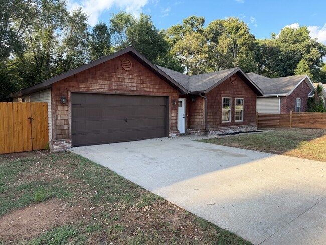 Primary Photo - 1407 Crescent Bentonville Crescent