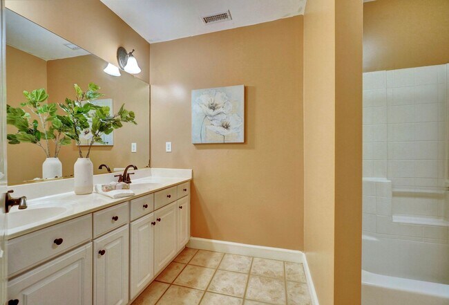 Building Photo - Ready NOW! 1st-Time Rental in John B. Dey ...