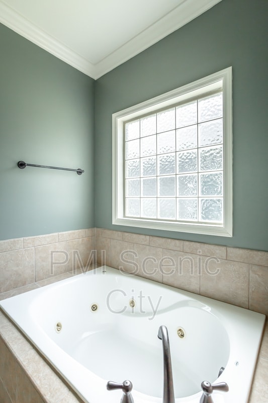 Building Photo - 6628 Kenton Ridge Cir