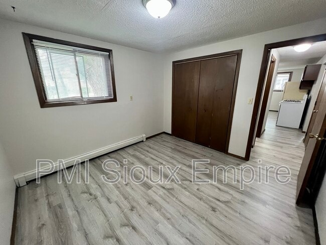 Building Photo - 116 S Garfield Ave