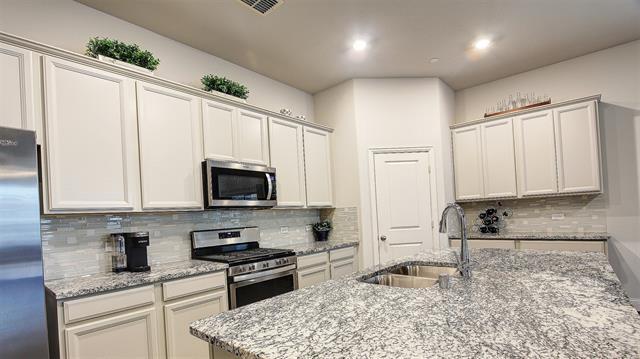 Building Photo - 7436 Palisades Dr