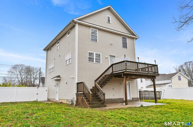 Building Photo - 1180 Main St