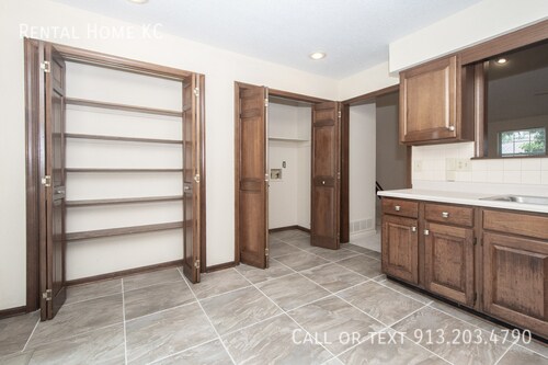 Building Photo - 5619 Riley-