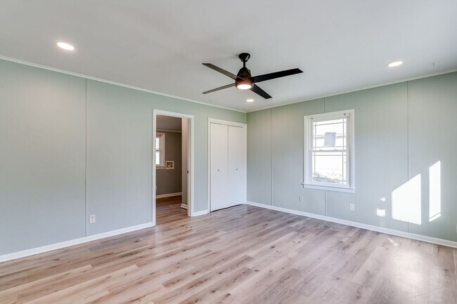 Building Photo - 4828 W 3rd St N