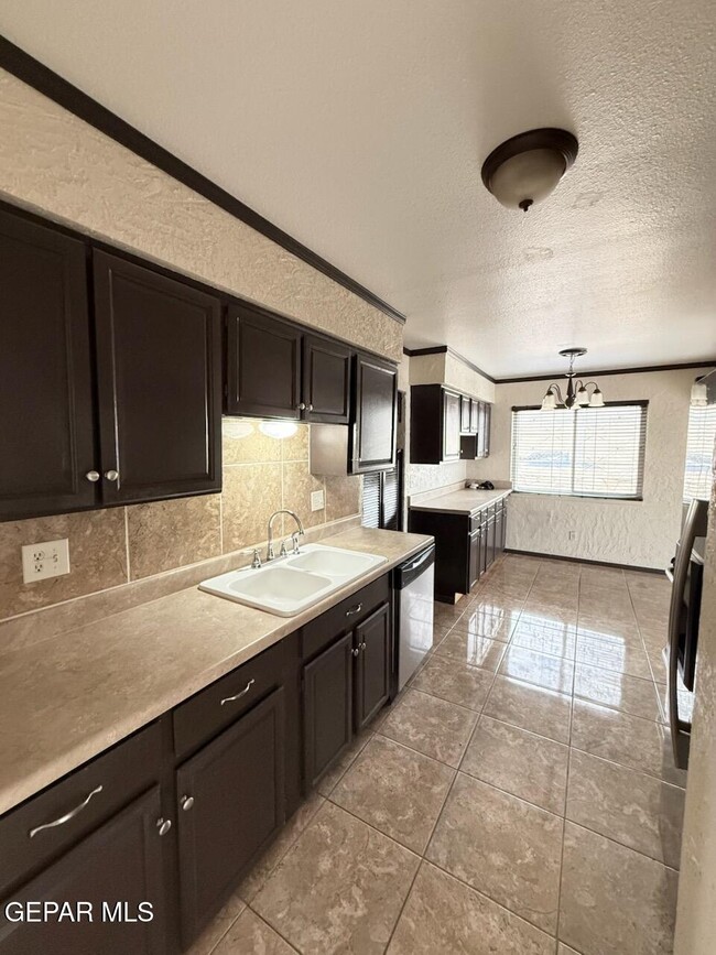 Building Photo - 966 Geronne Dr