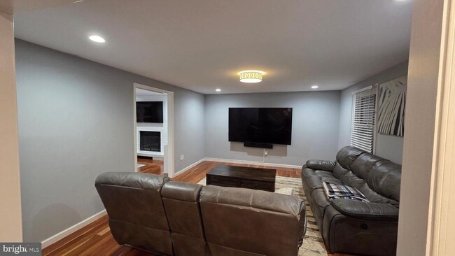 Building Photo - 16549 Sioux Ln