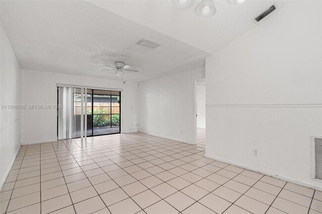 Building Photo - 6916 SW 37th St