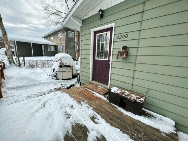 Building Photo - Spacious Midtown Two Bedroom with Utilitie...