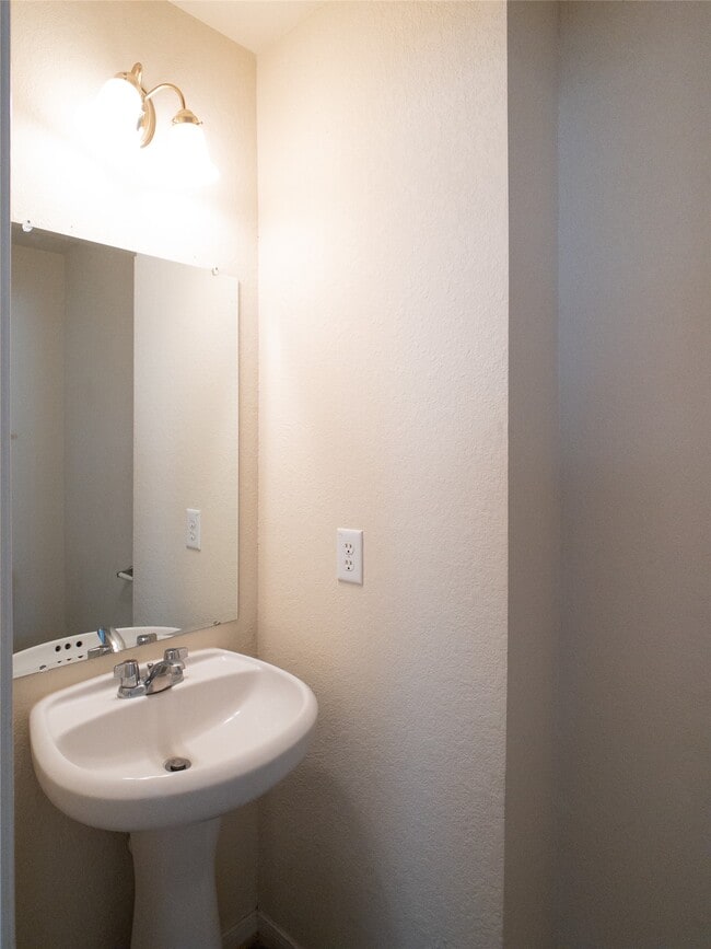 Building Photo - 21843 Grassy Hill Ln