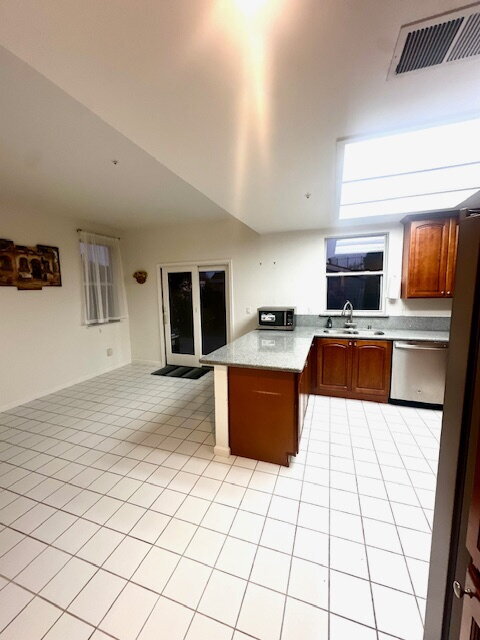 Building Photo - 313 Village Cir