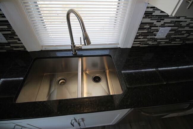 Building Photo - 639 Park Avenue Apt #3