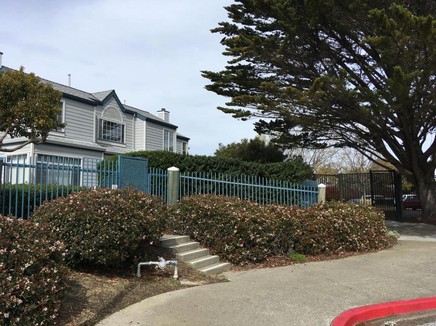 Building Photo - Prime Location Richmond Marina Townhouse