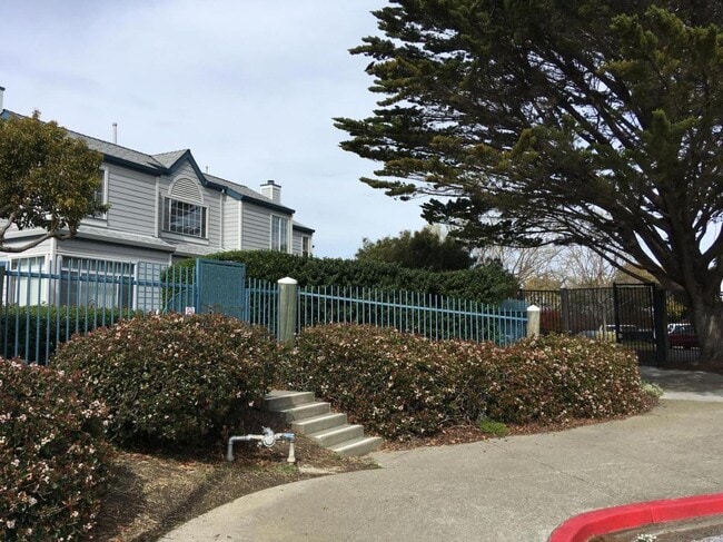 Building Photo - Bright Richmond home with space, character, and everyday ease