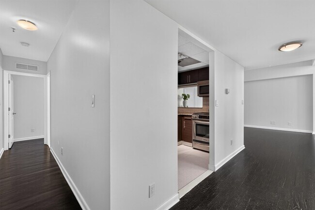 Building Photo - 357 Varick St